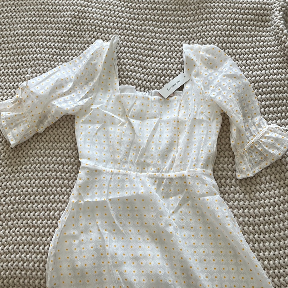 Never worn with tags, Francesca’s white dress size small